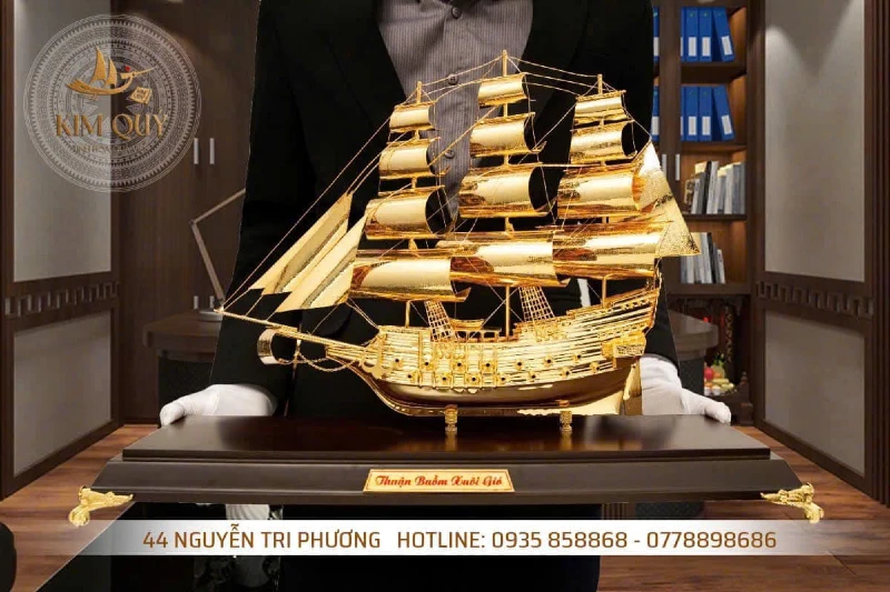 Thuyền thuận buồm xuôi gió mạ vàng 24k