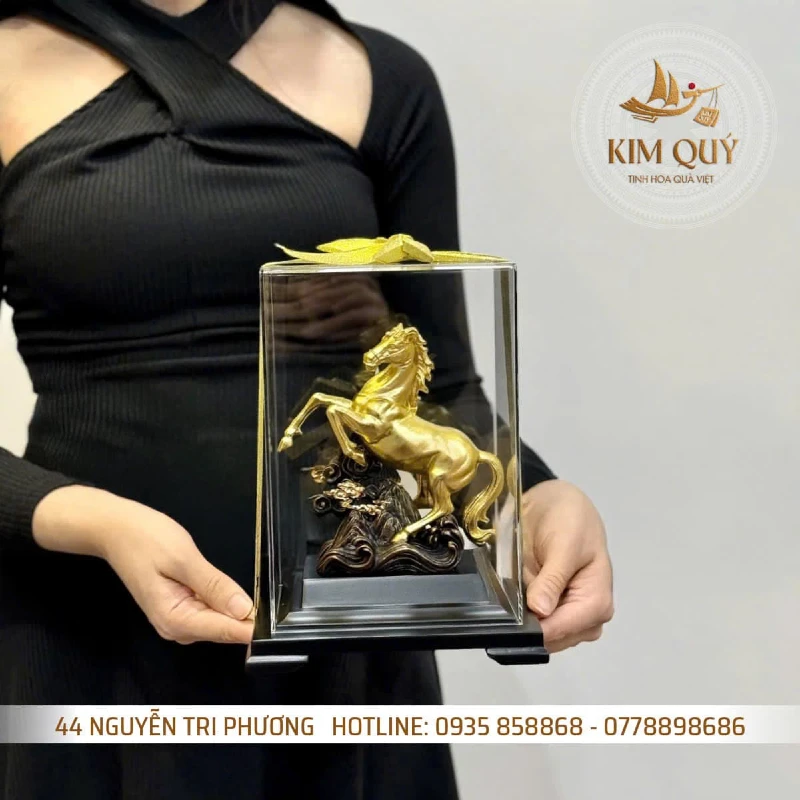 Quà tặng phong thủy mã đáo thành công dát vàng 24k