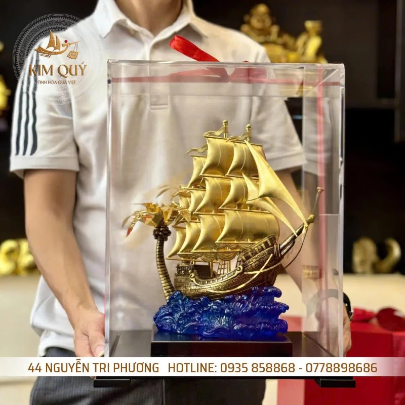 Mô hình thuyền thuận buồm xuôi gió dát vàng 24k