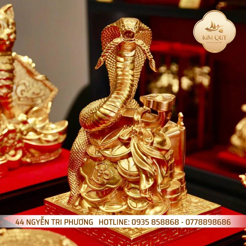 Tượng rắn dát vàng 24k